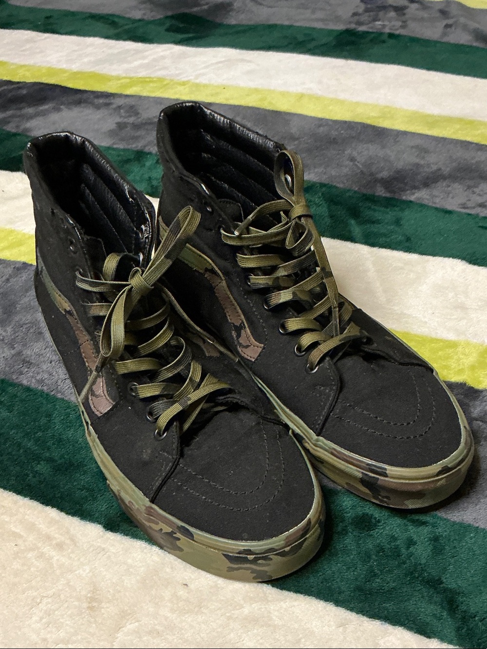 Vans Men Black High-Top Sneakers with Olive Camouflage Trim Size 11 - Picture 3 of 16